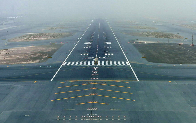Runway 30L at Dubai International Airport (OMDB). (Photo by UR-SDV via Wikimedia Commons)